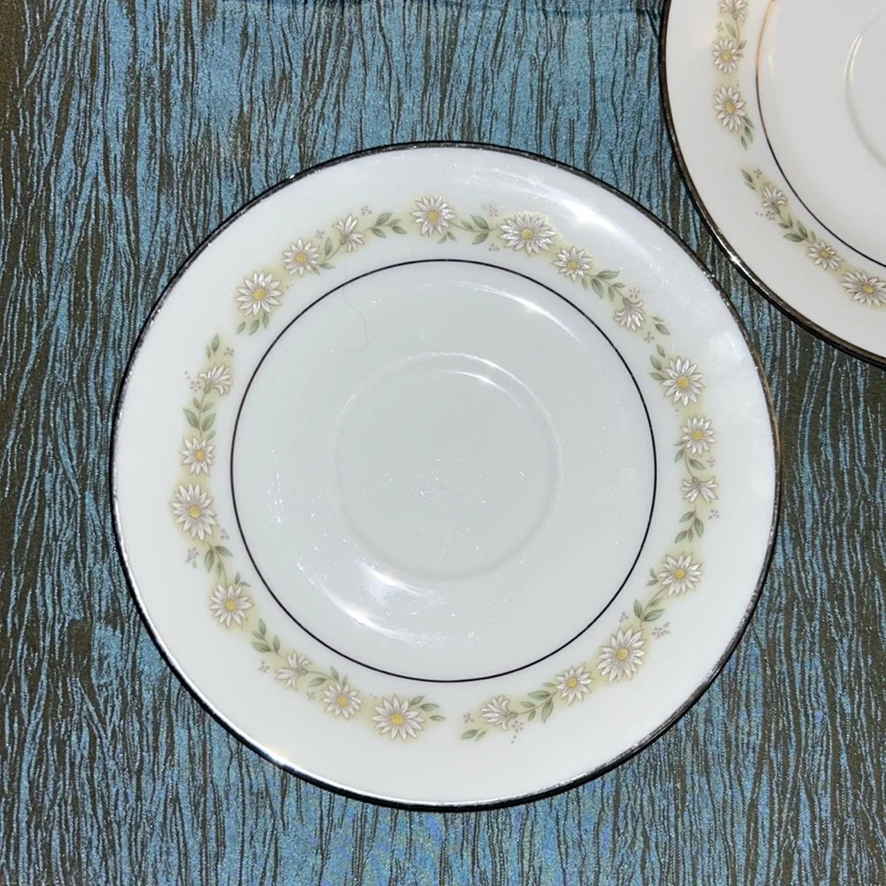 Vintage Noritake Saucer Plates - EUC - Picture 5 of 5
